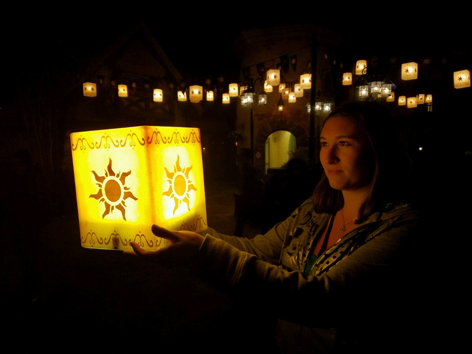 ‘Tangled’ Lantern PhotoPass Opportunity Extended in Disney’s Magic